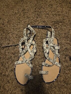 Womens size 7M CABI brand white and black snake skin strappy sandals